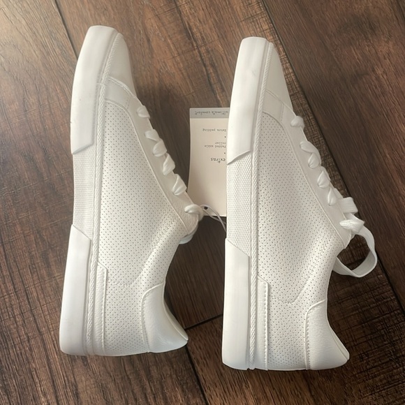 A new Day White Sneakers Maddison Memory Foam Insole shoe New Size 9.5 - Picture 8 of 9